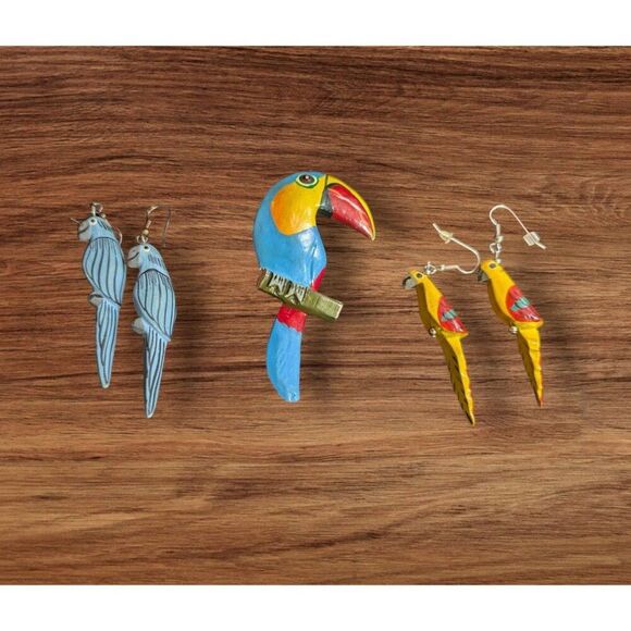 Hand-Carved Parrot Earrings & Brooch Set - Vibrant & Quirky jungle tropical - Picture 1 of 9
